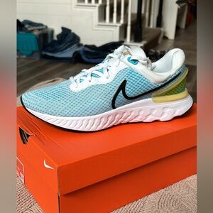 NIB men’s Nike 9.5